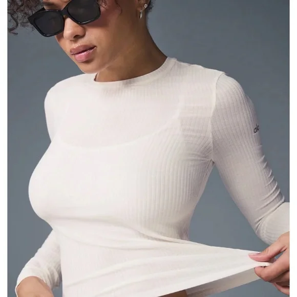 ALO Yoga ribbed long sleeve - Picture 3 of 9
